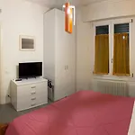 Gialu: Il Tuo Dentro Le Mura 4*