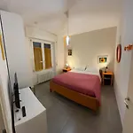 Gialu: Il Tuo Dentro Le Mura Guest house 4*